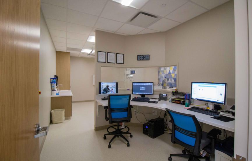 Desk/Monitors